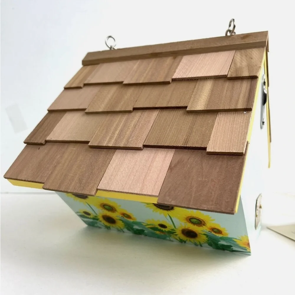 New outdoor wren hanging birdhouse